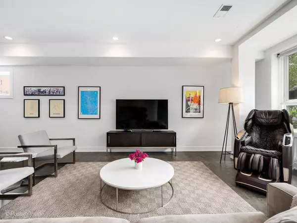 Chicago, IL 60614,1625 N Burling Street #101