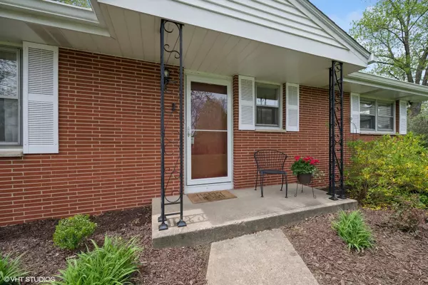 Palatine, IL 60067,1112 N Perry Drive