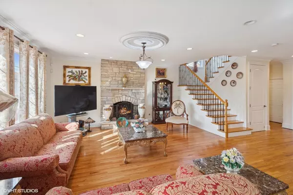 Morton Grove, IL 60053,8308 Mango Avenue