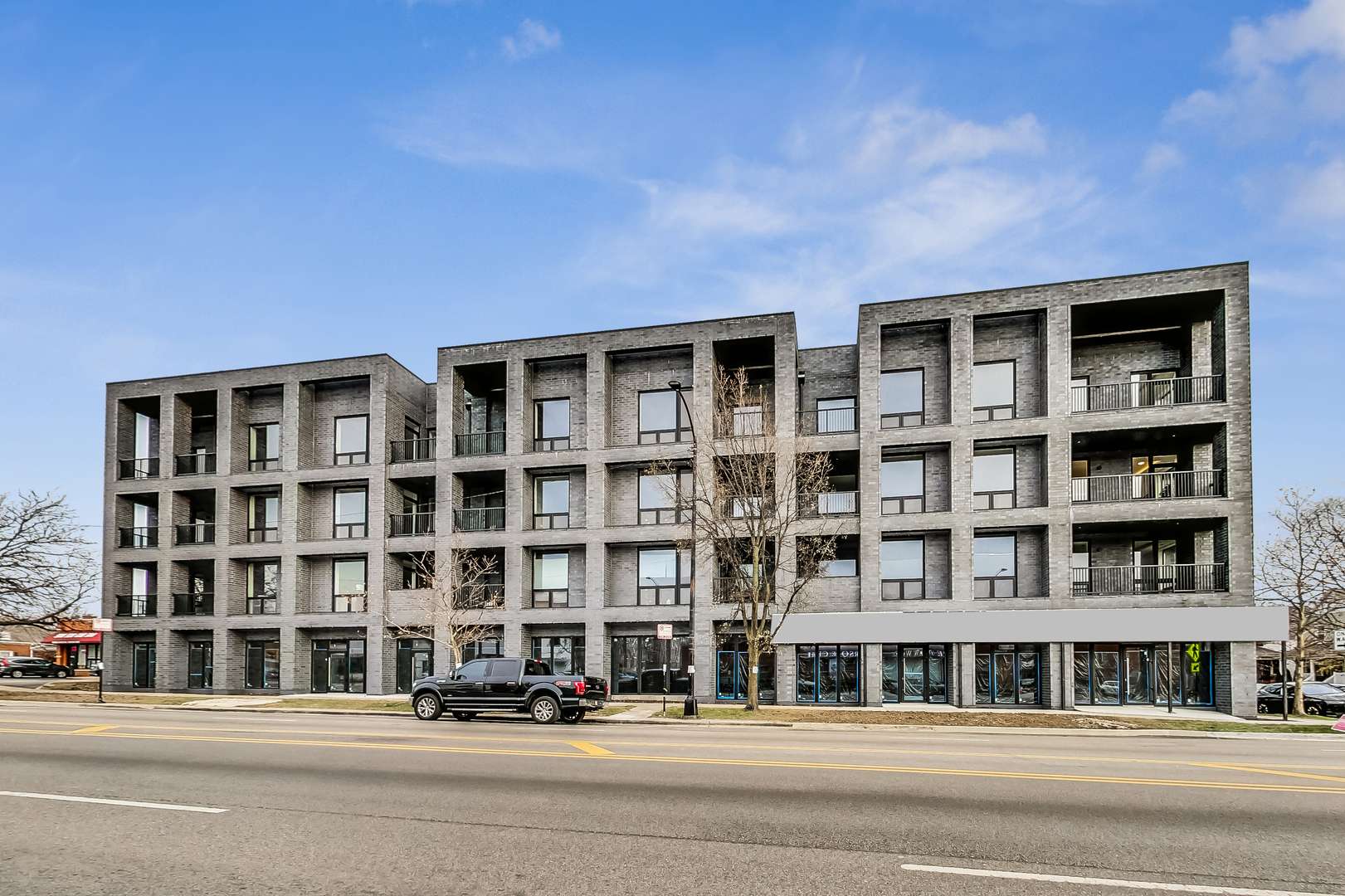 Chicago, IL 60625,5245 N Western Avenue