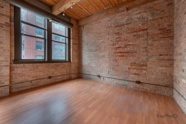Chicago, IL 60607,921 W Van Buren Street #210