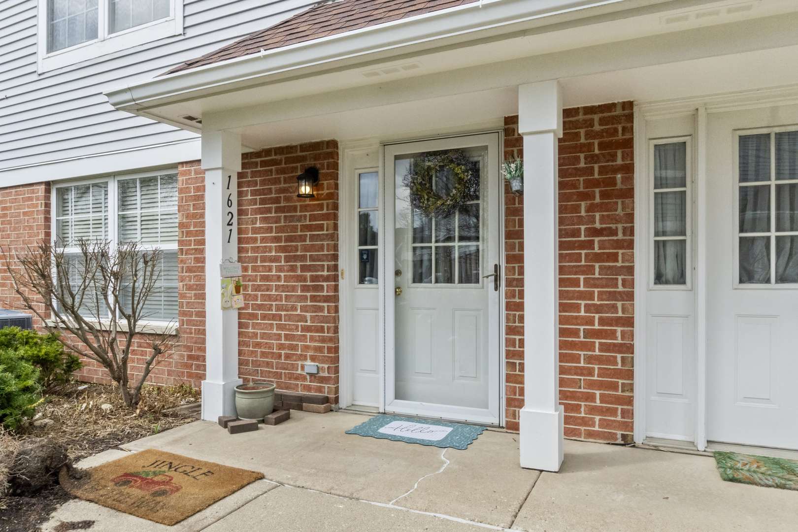 Roselle, IL 60172,1621 Thornfield Court