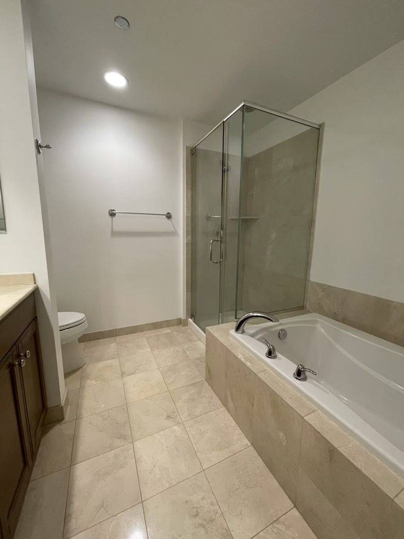 Chicago, IL 60610,600 N LAKE SHORE Drive #2307