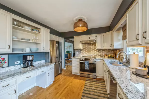 Vernon Hills, IL 60061,405 Aurora Court