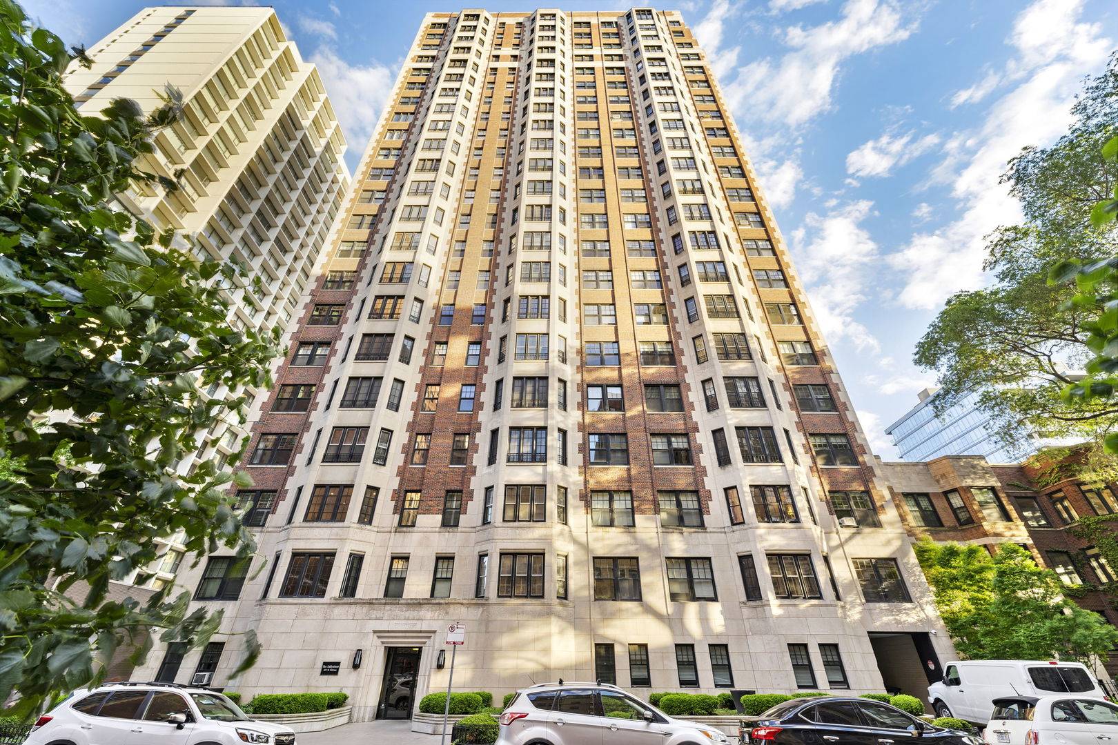 421 W Melrose Street #2C, Chicago, IL 60657