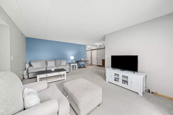 Orland Park, IL 60462,7020 Heritage Circle #6-1A