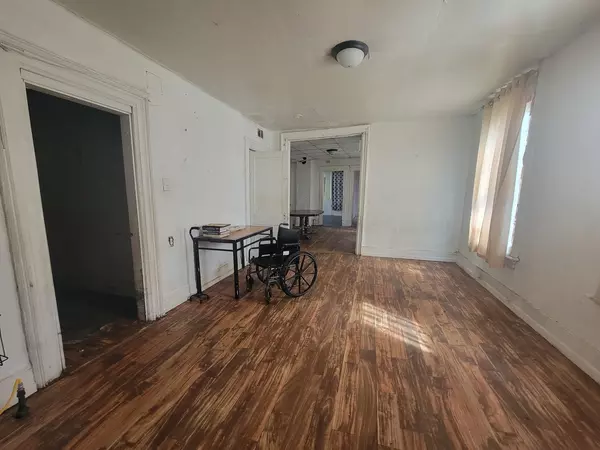 Chicago, IL 60624,4224 W Maypole Avenue