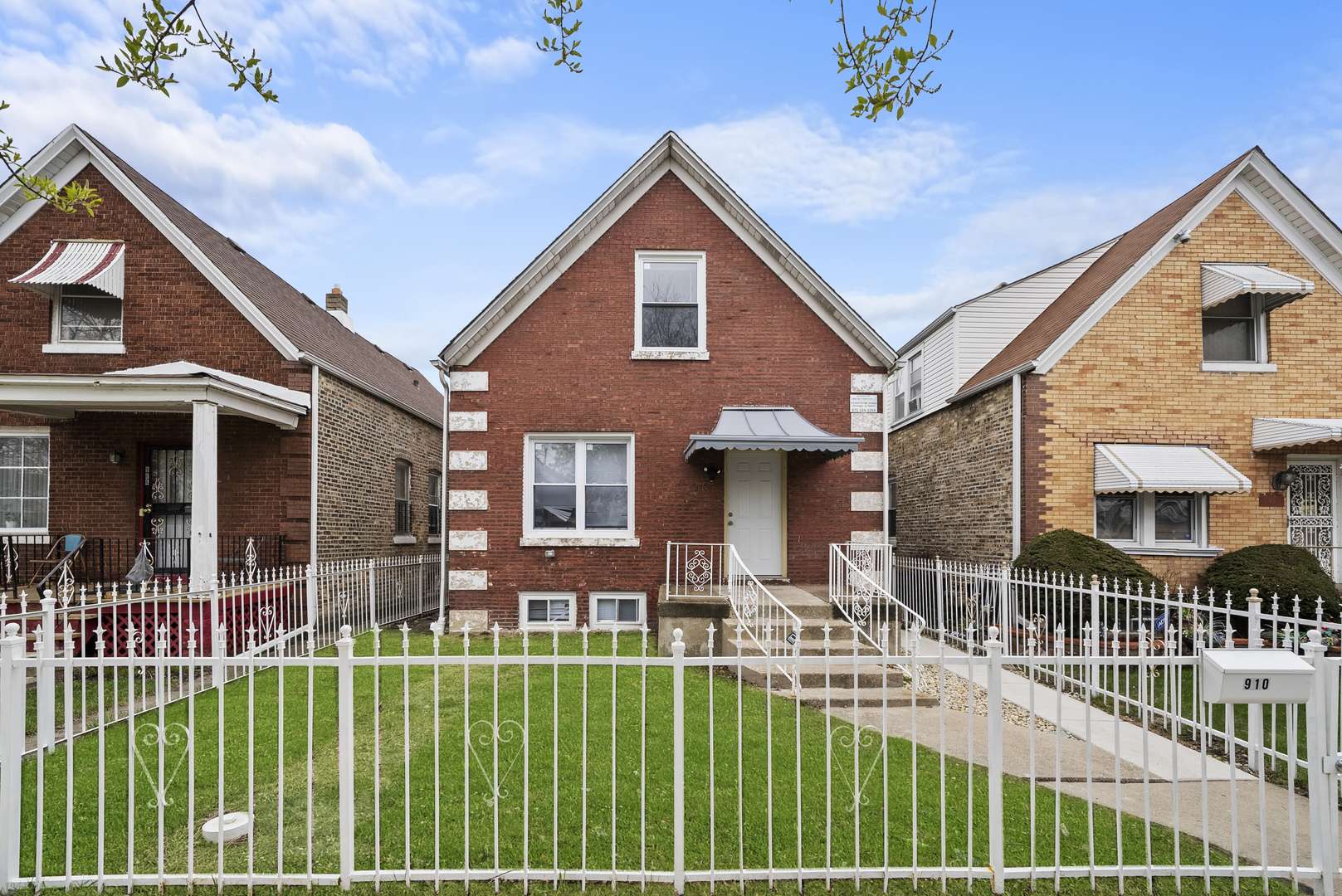 910 N Keystone Avenue, Chicago, IL 60651