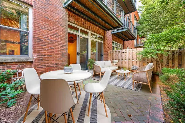 Chicago, IL 60647,2333 W Saint Paul Avenue #122