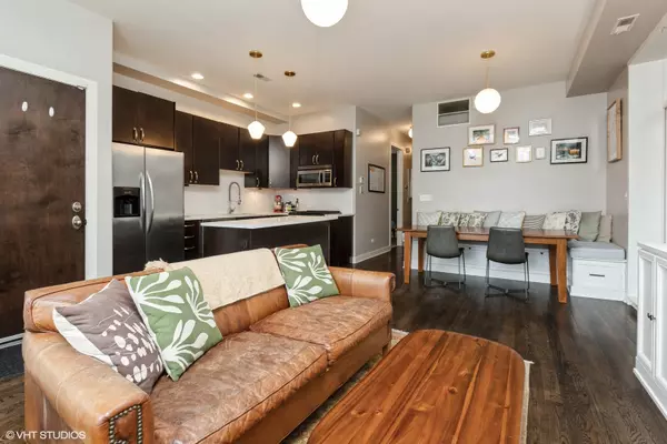 Chicago, IL 60622,1927 N Honore Street #2A