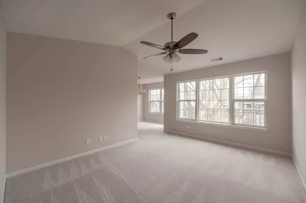 Round Lake Beach, IL 60073,1225 N Red Oak Circle #3