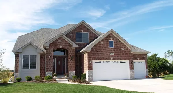 123 W Benton Street, Oswego, IL 60543