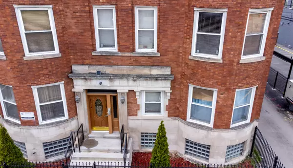 Chicago, IL 60615,4712 S Saint Lawrence Avenue #1
