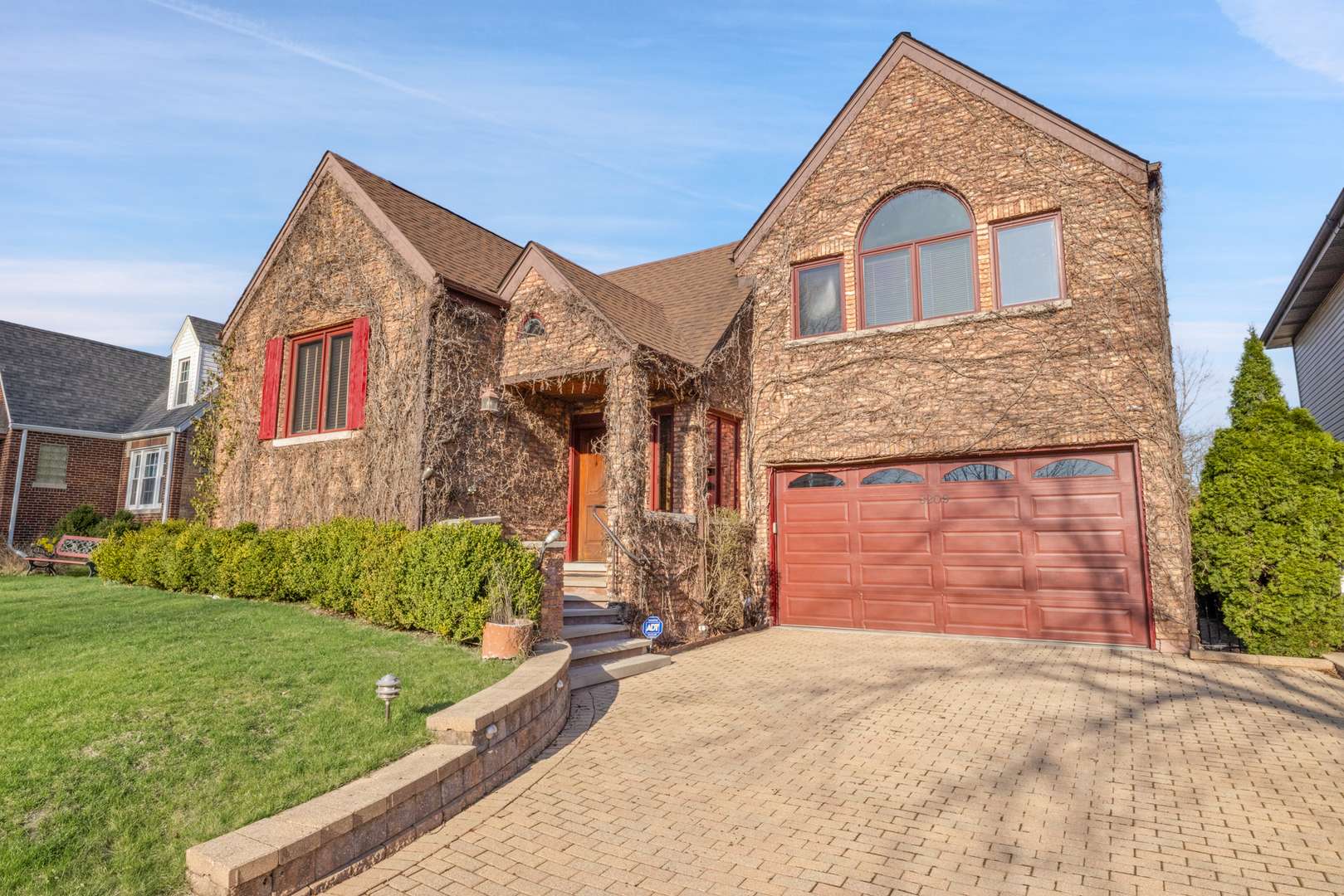 Niles, IL 60714,8209 N Oleander Avenue