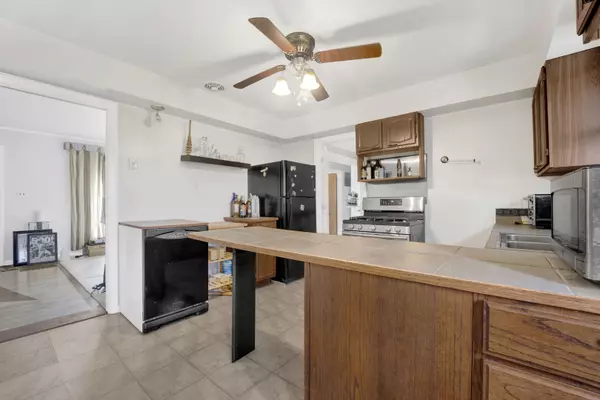 Downers Grove, IL 60515,1658 Janet Street