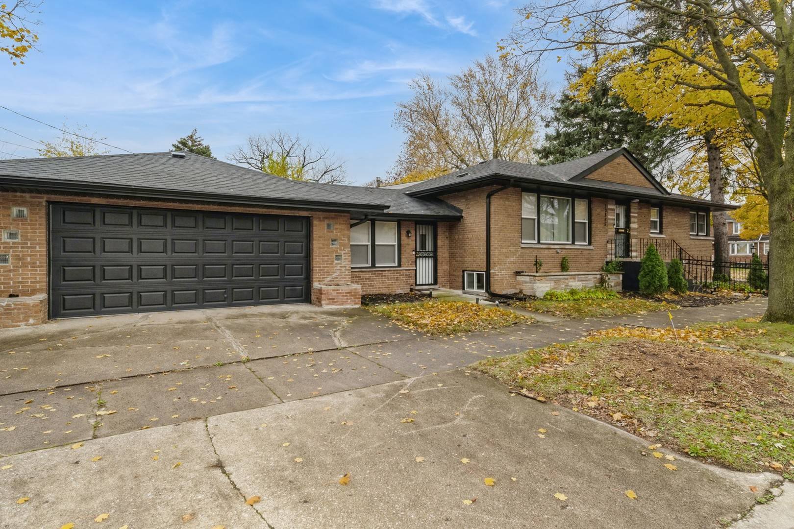 10855 S Eberhart Avenue, Chicago, IL 60628