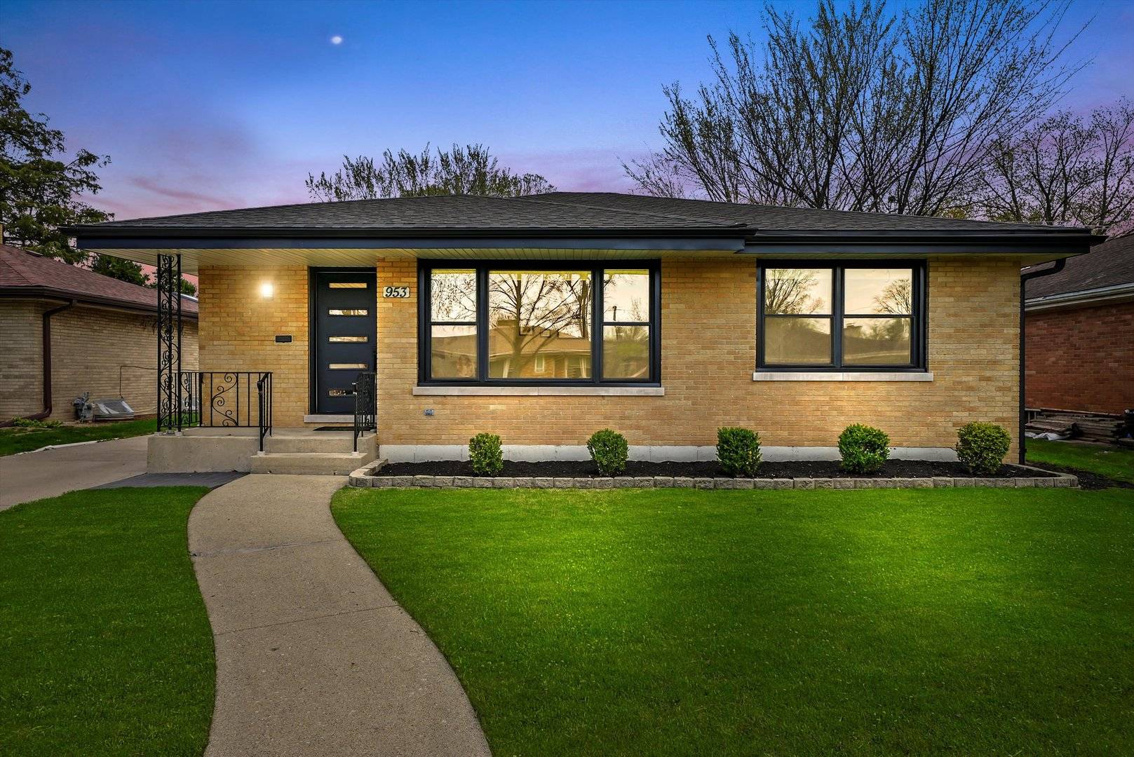 Elmhurst, IL 60126,953 S Parkside Avenue