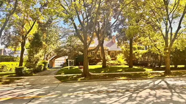 Wilmette, IL 60091,1112 Sheridan Road