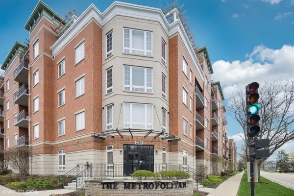 235 N Smith Street #310, Palatine, IL 60067