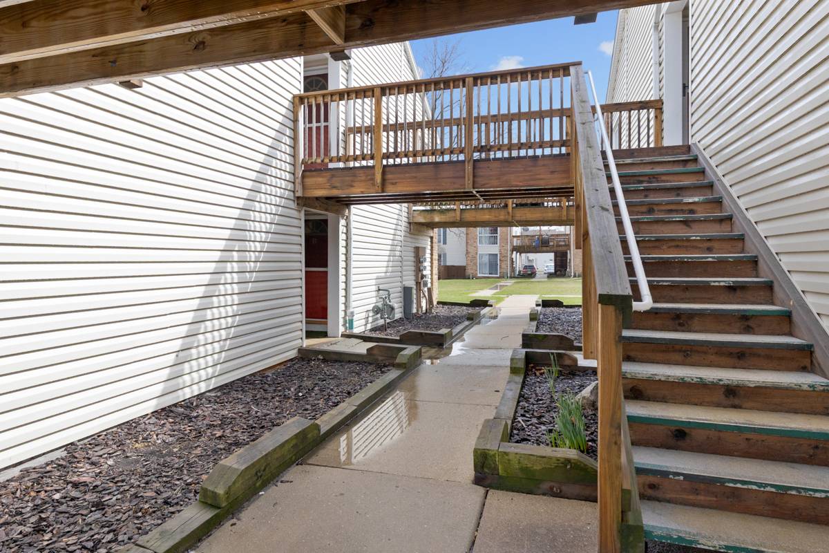 1975 Kenilworth Circle #B, Hoffman Estates, IL 60169