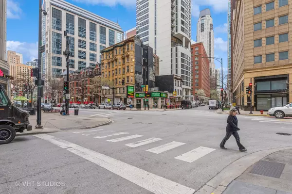 Chicago, IL 60611,806 N Rush Street
