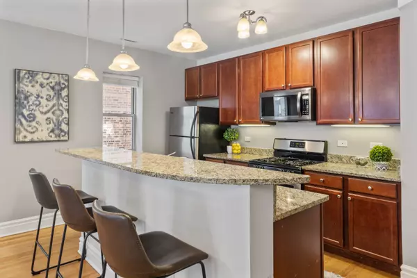 Chicago, IL 60659,6125 N Hoyne Avenue #2S