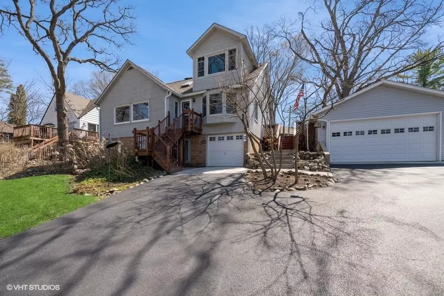Wonder Lake, IL 60097,3224 E Lake Shore Drive