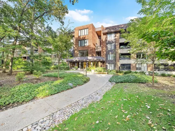 Hinsdale, IL 60521,1401 Burr Oak Road #114B