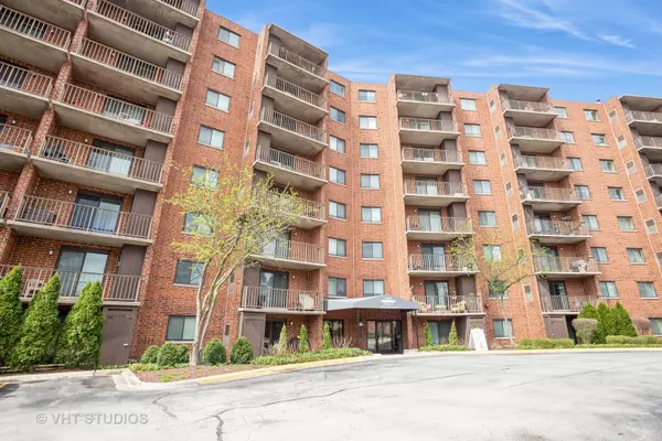1 Bloomingdale Place #617,  Bloomingdale,  IL 60108