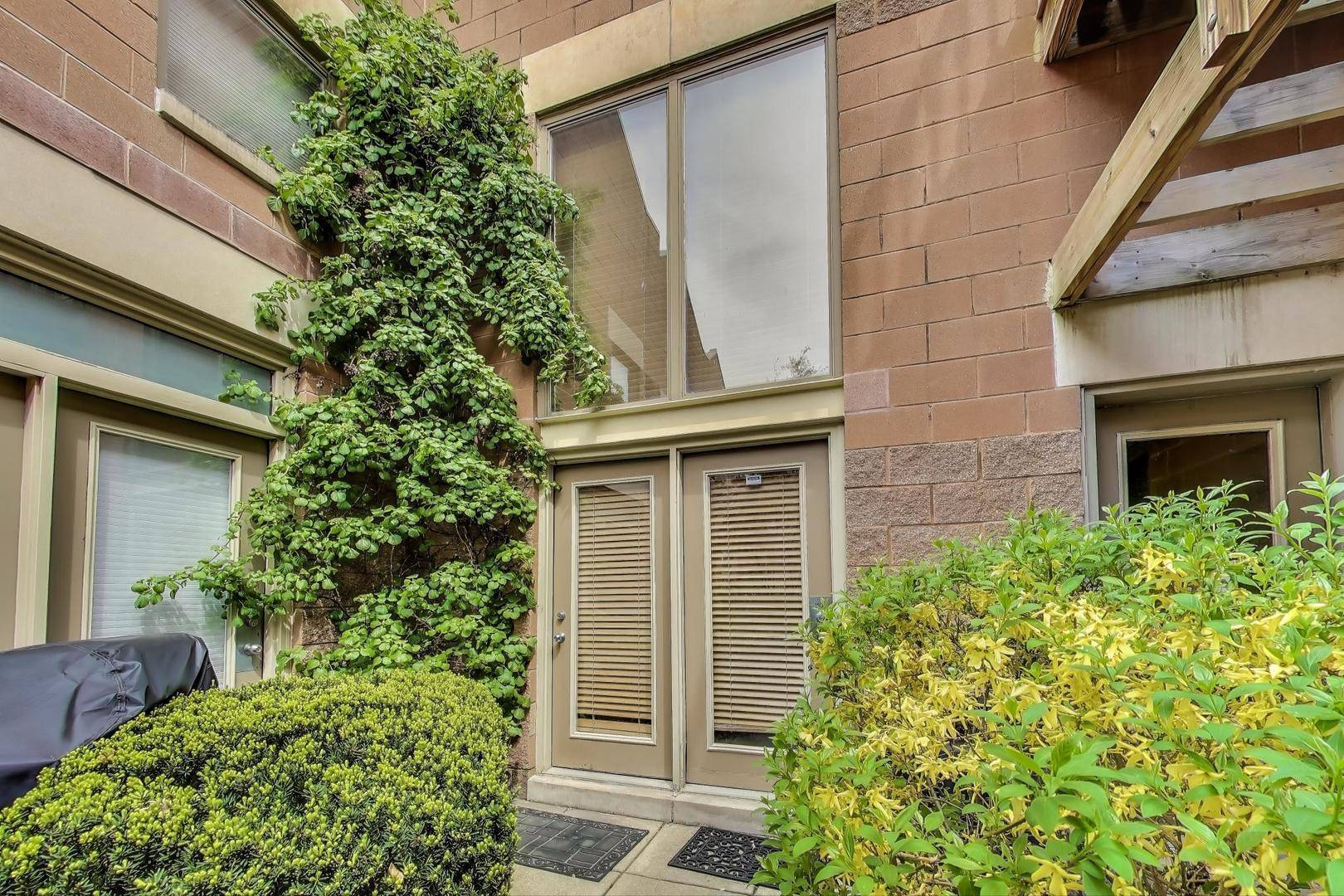 Chicago, IL 60657,1100 W Cornelia Avenue #110