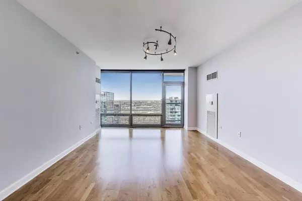 Chicago, IL 60605,100 E 14th Street #2709