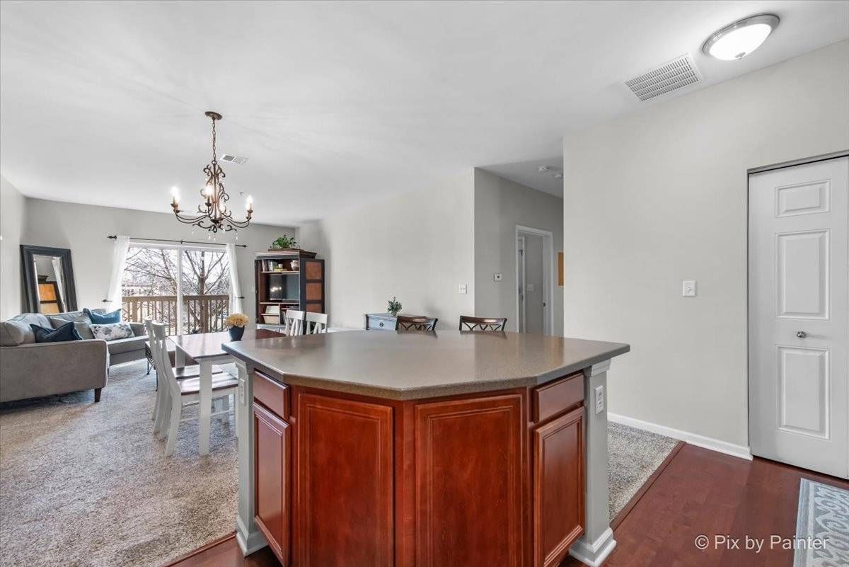 Bartlett, IL 60103,275 E Railroad Avenue #209