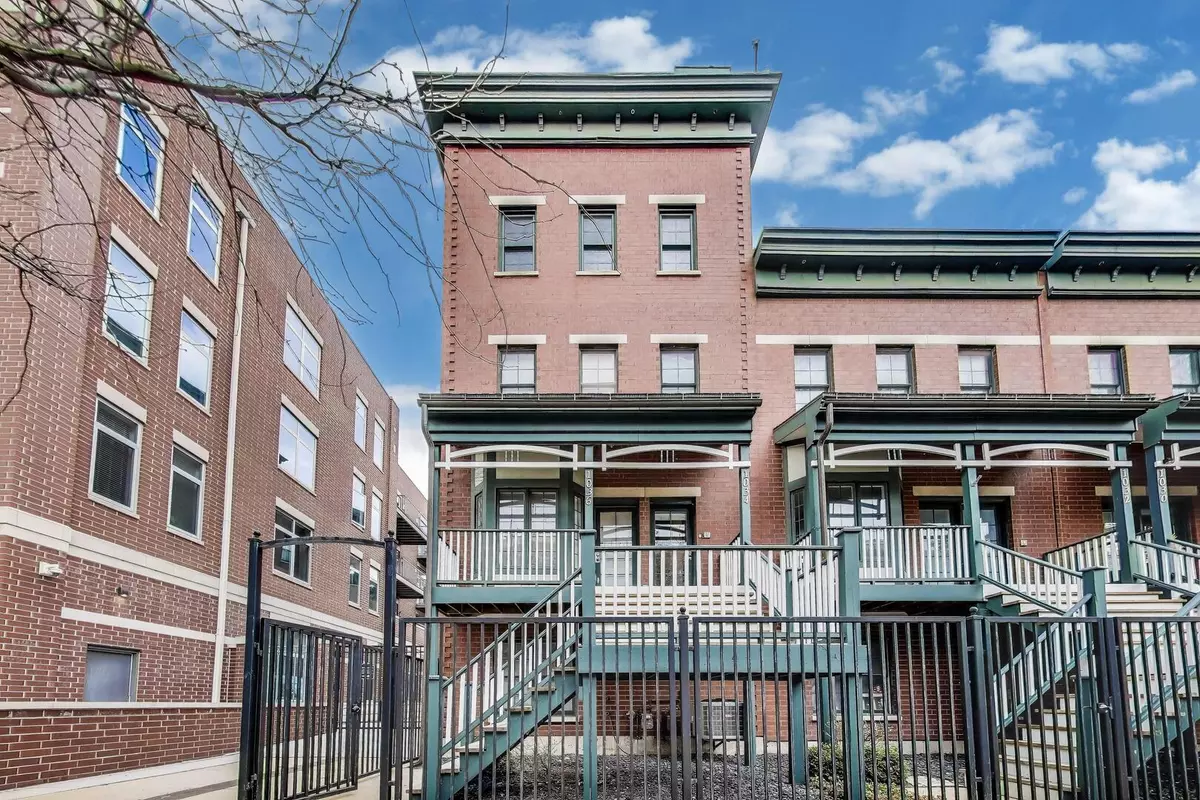 Chicago, IL 60607,1034 W Monroe Street