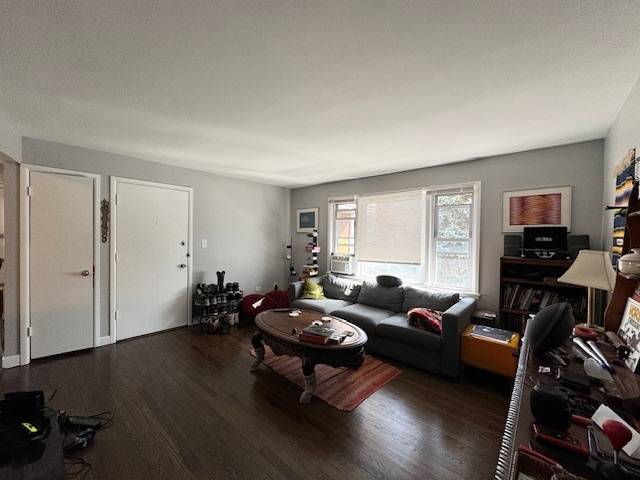 Chicago, IL 60618,3352 W Hutchinson Street #3F