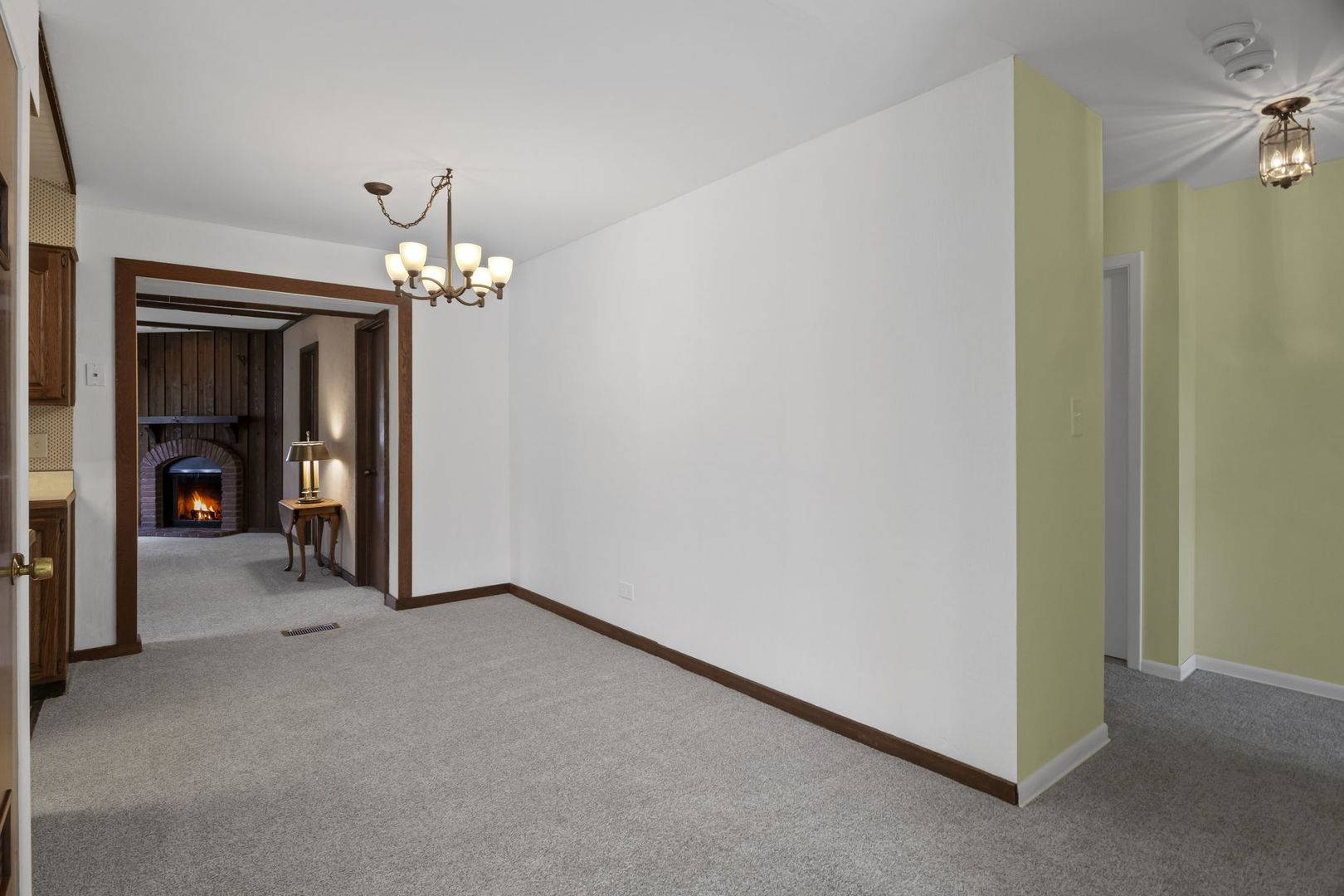 Elk Grove Village, IL 60007,230 CREST Avenue