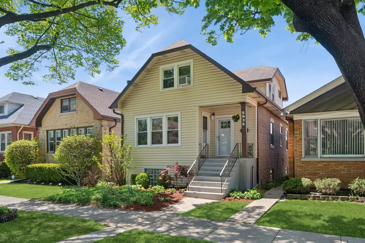 Chicago, IL 60659,5836 N Fairfield Avenue