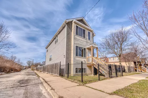 Chicago, IL 60624,400 N Trumbull Avenue