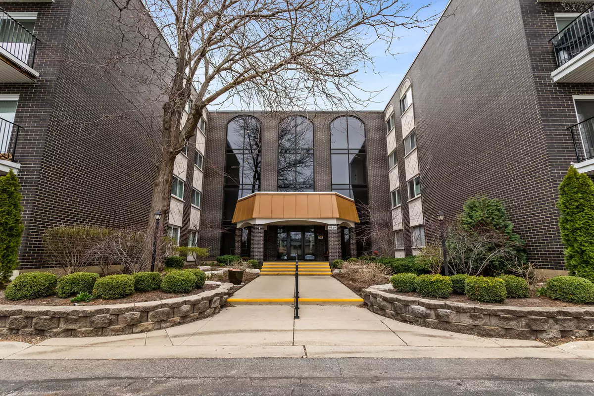 Skokie, IL 60077,9529 Bronx Place #418