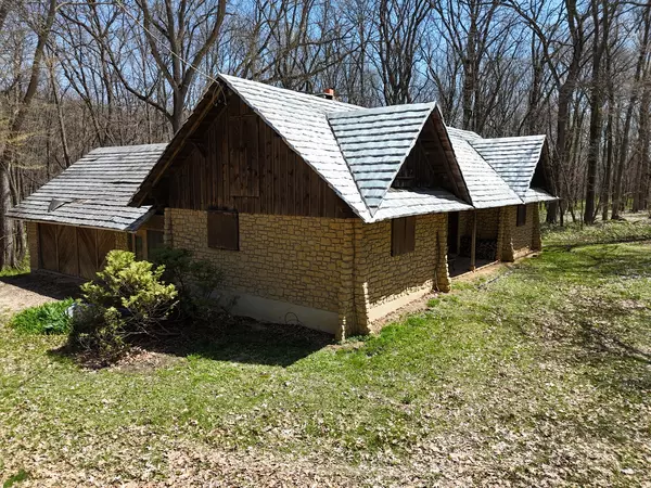 Ridott, IL 61067,963 N River Road