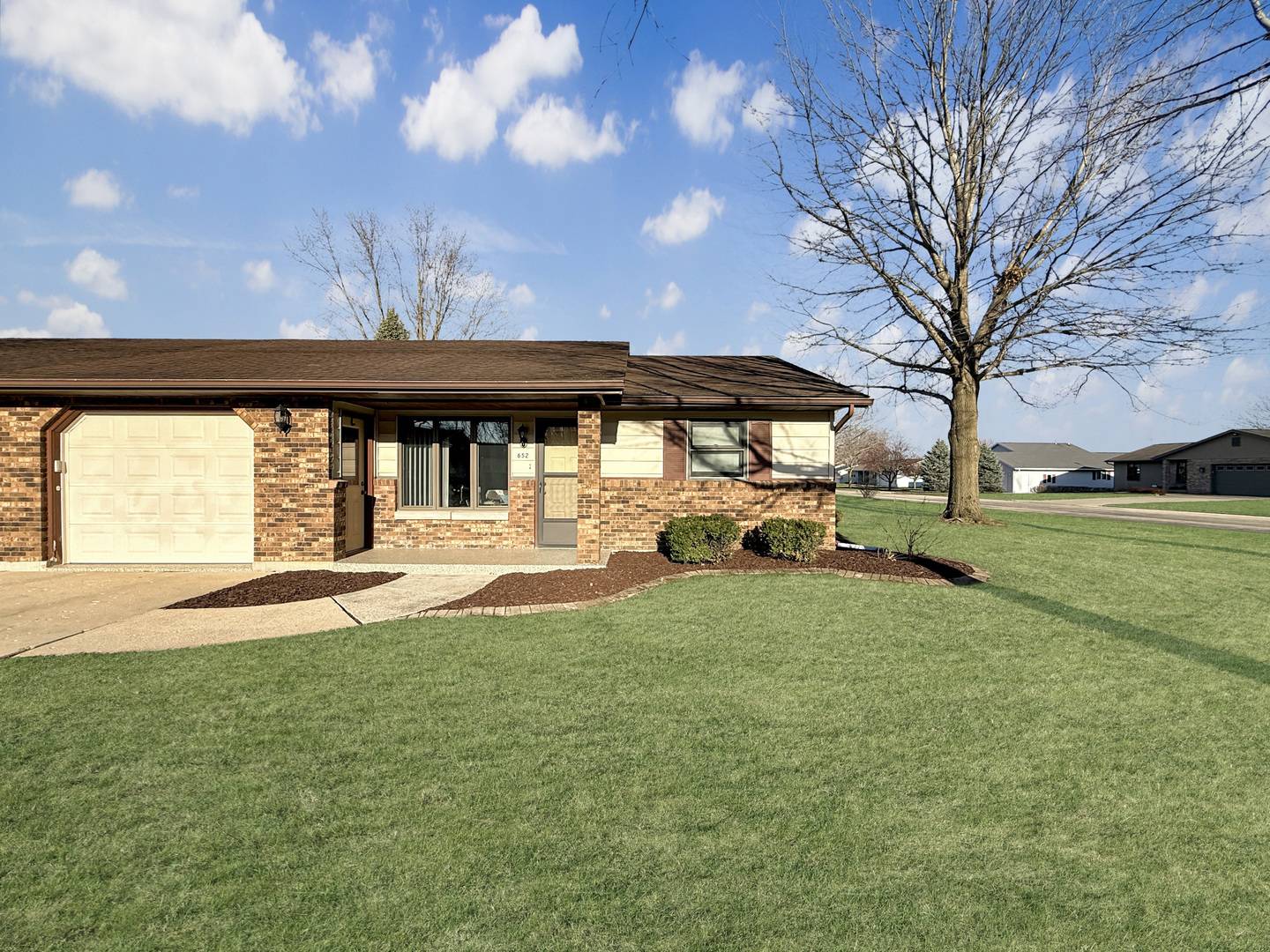 Lena, IL 61048,652 N Star Drive #1