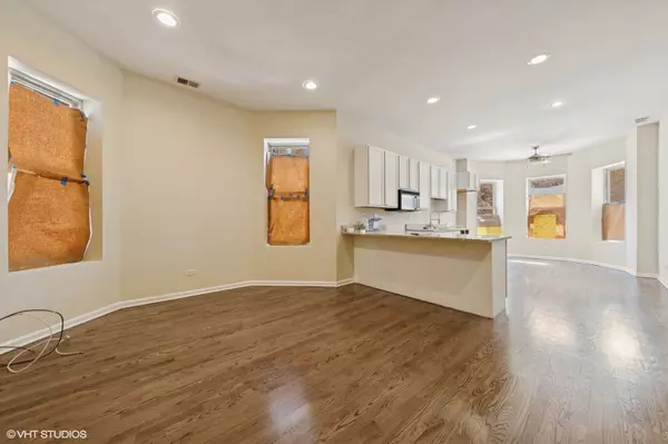 Chicago, IL 60637,1222 E 64th Street #1E