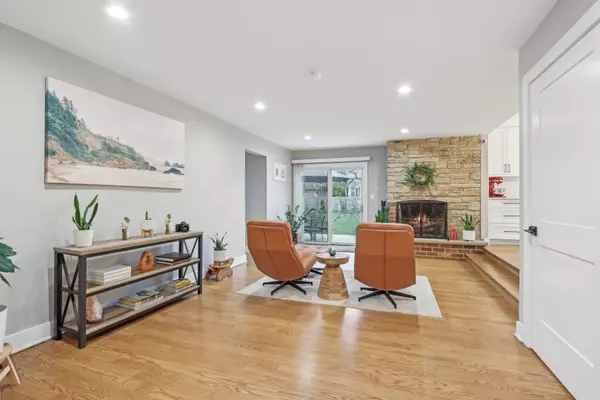 Northbrook, IL 60062,2542 Woodlawn Road