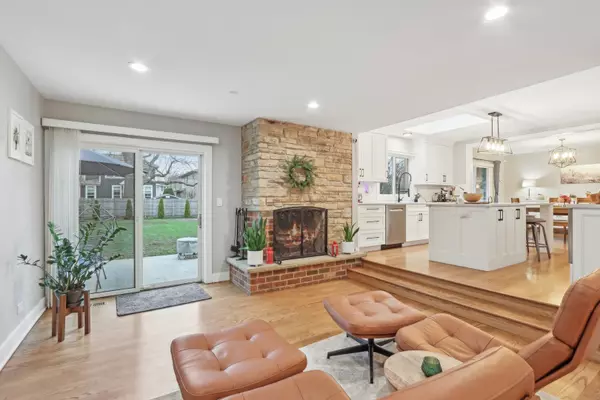 Northbrook, IL 60062,2542 Woodlawn Road