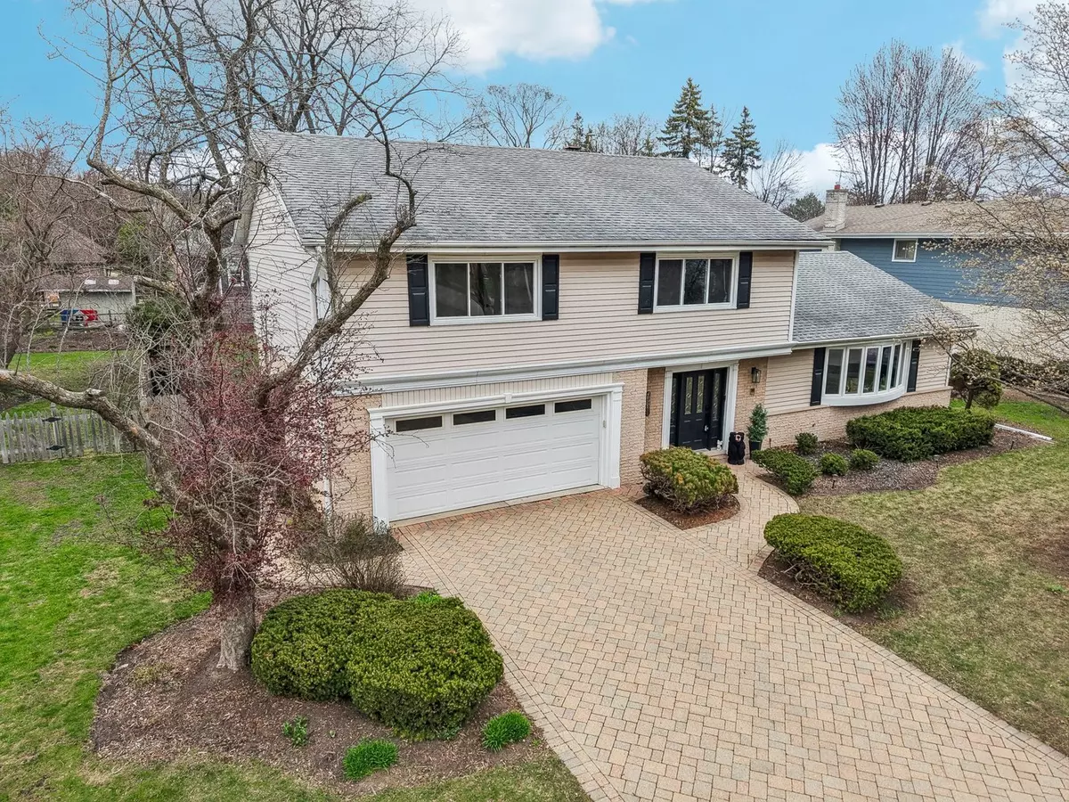 Northbrook, IL 60062,2542 Woodlawn Road