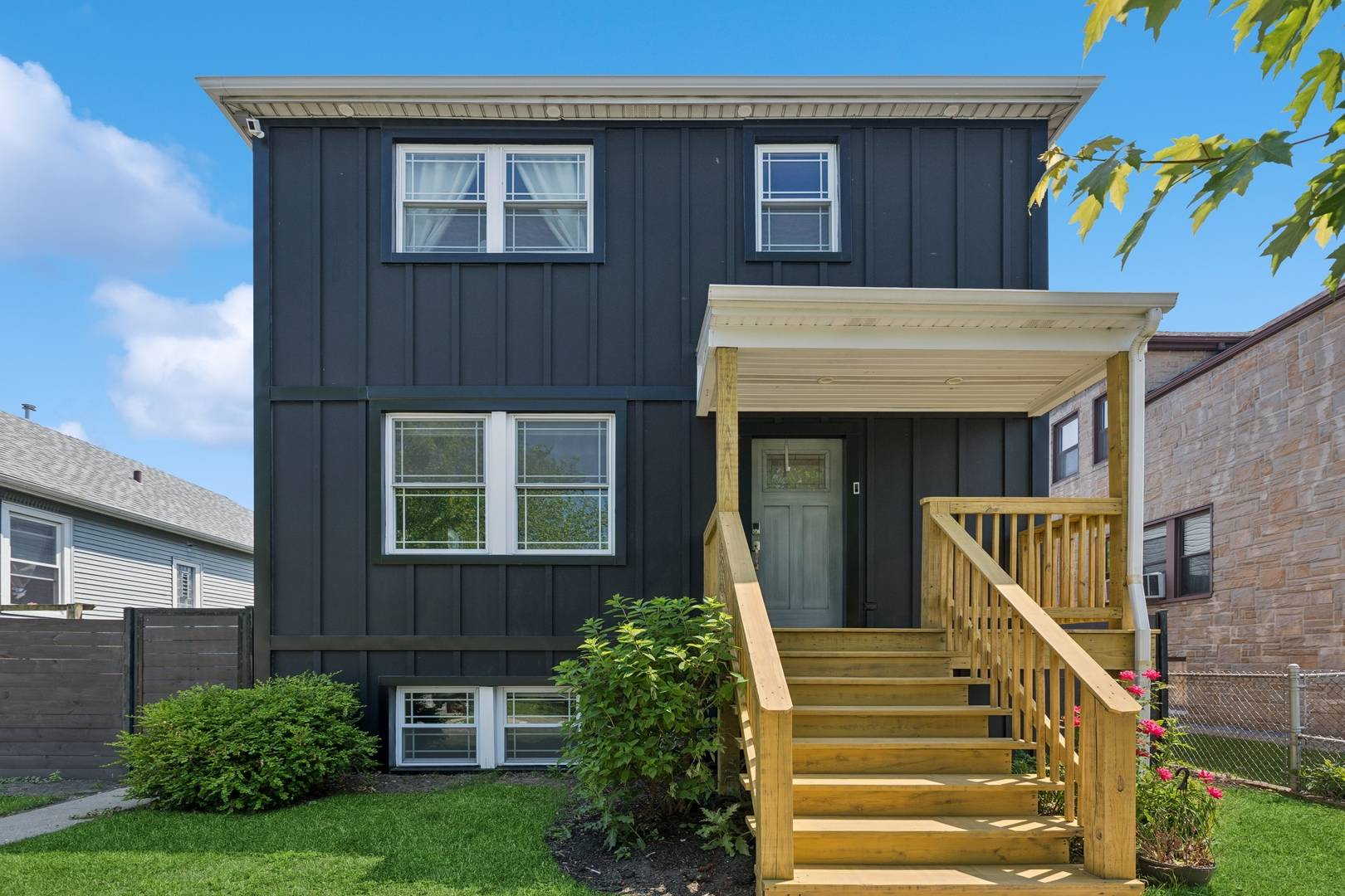 Chicago, IL 60630,4825 W Ainslie Street