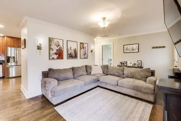 Niles, IL 60714,7942 N Octavia Avenue