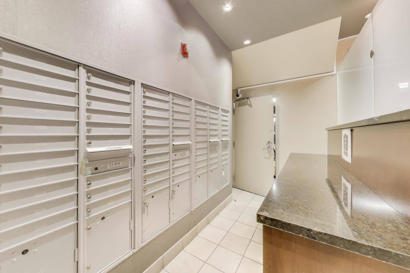 Chicago, IL 60607,843 W Adams Street #402