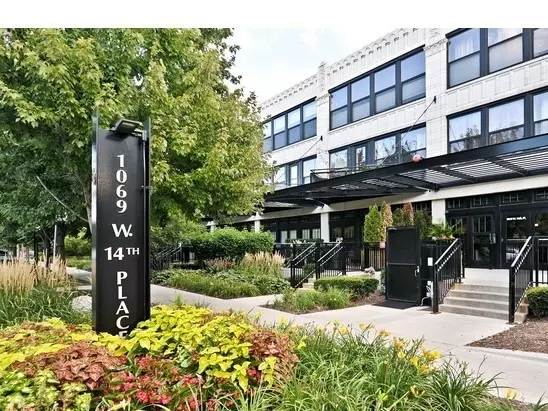 1069 W 14th Place #204, Chicago, IL 60608