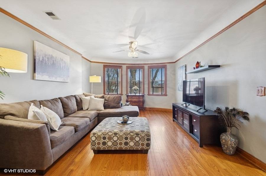 Chicago, IL 60659,5840 N Saint Louis Avenue #2N