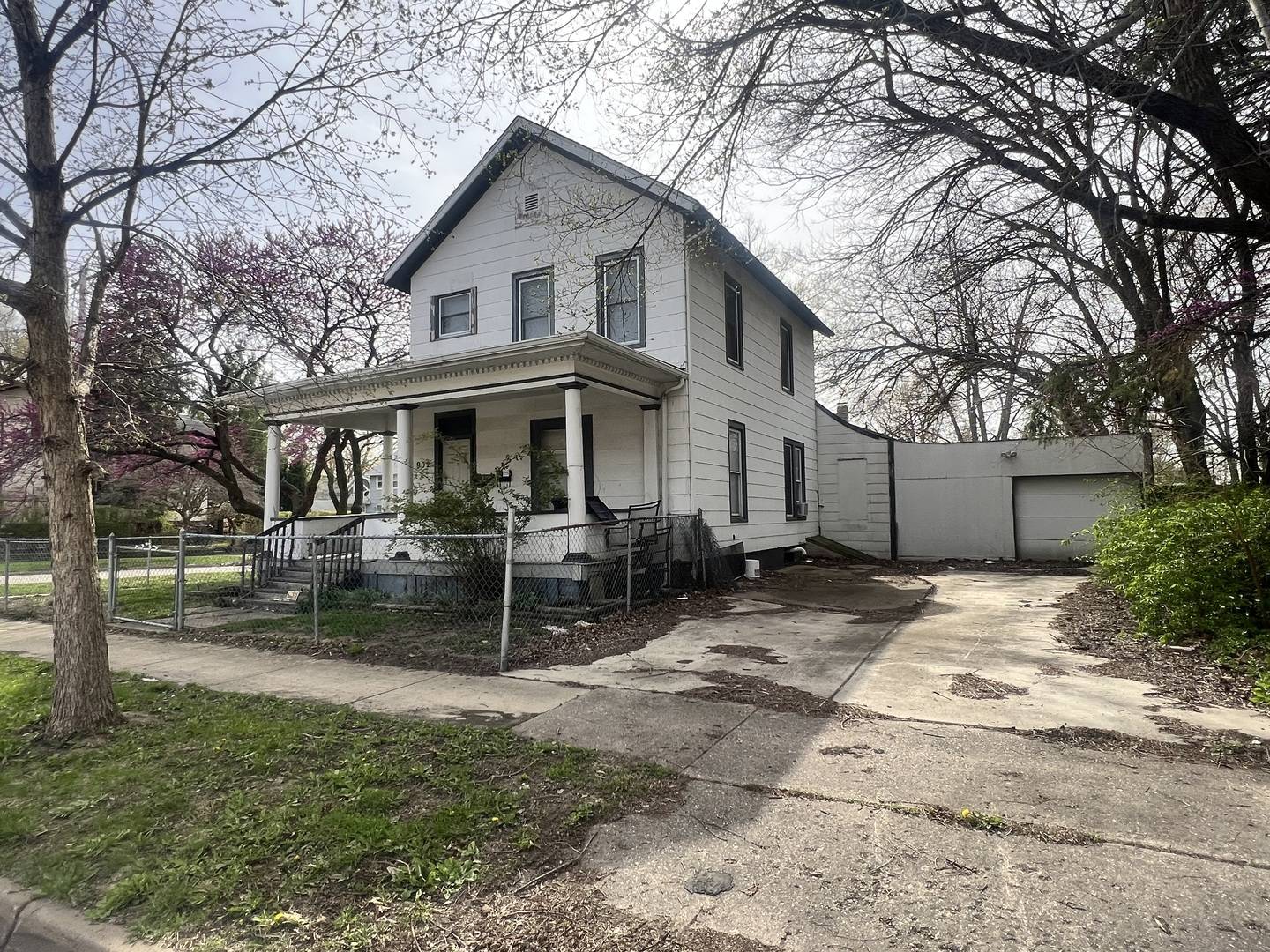 902 N Lee Street, Bloomington, IL 61701